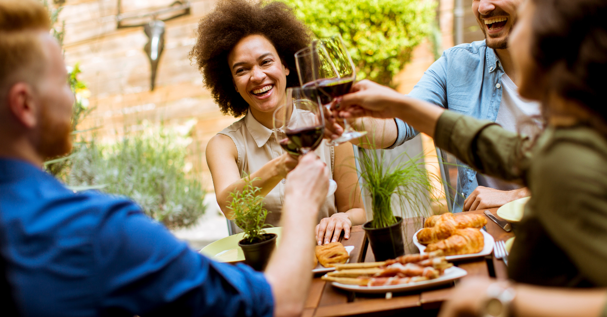Outdoor Entertaining in Your Balcony Garden: 5 Tips for a Big Party Balcony Garden Entertaining